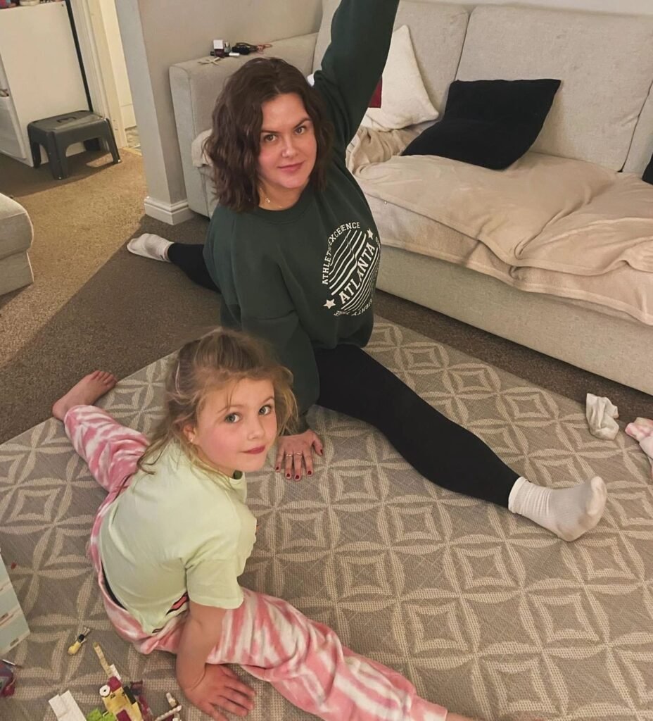 woman and a child doing the splits. It represents an article on what is fitness and achieving a general adaptation response